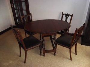 dining chairs.